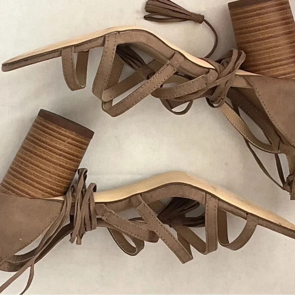 Just Fab Roma Women Dressy sandals, size 11 color Taupe straps go up legs - Picture 3 of 10